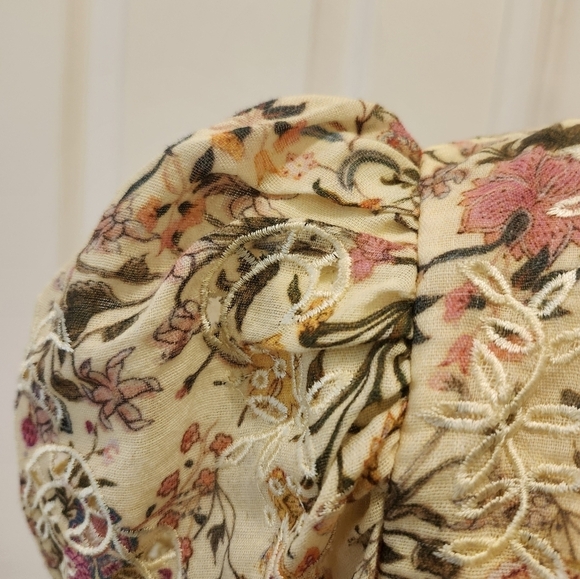 Hemant & Nandit Lyla Floral Crop Top - Picture 3 of 14